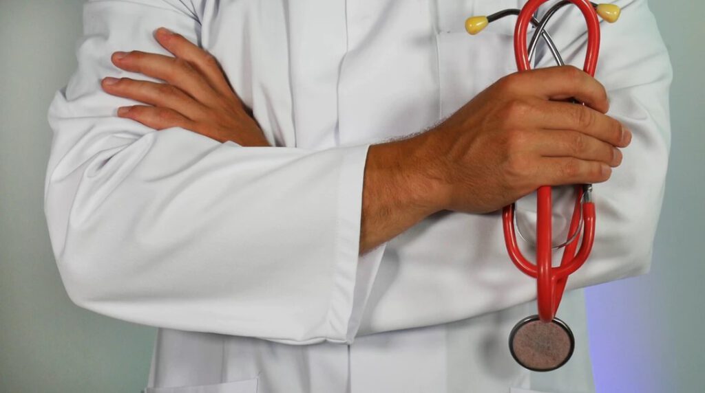 blog-doctors.jpg - Anthem Lakes Senior Living Close up view of male doctor with arms folded